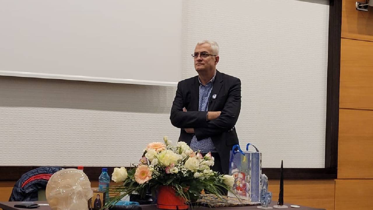 Cine este Dragoș Argeșanu, bărbatul acuzat de abuzuri sexuale în serie în timpul ședințelor de terapie. Poliția Capitalei anunță verificări în cazul său
