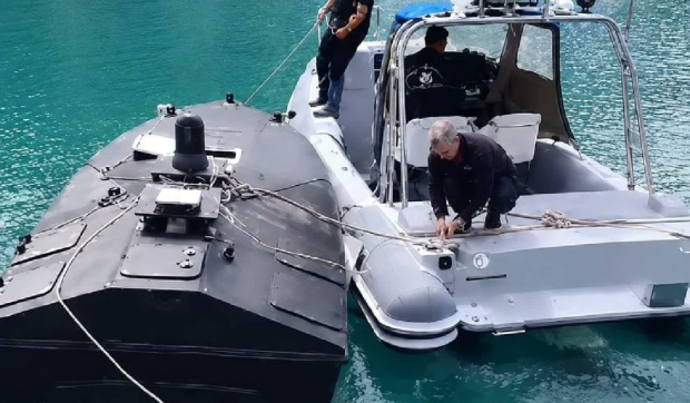 O dronă marină ucraineană încărcată cu explozibili, descoperită într-o grotă de pe insula Lefkada în Grecia