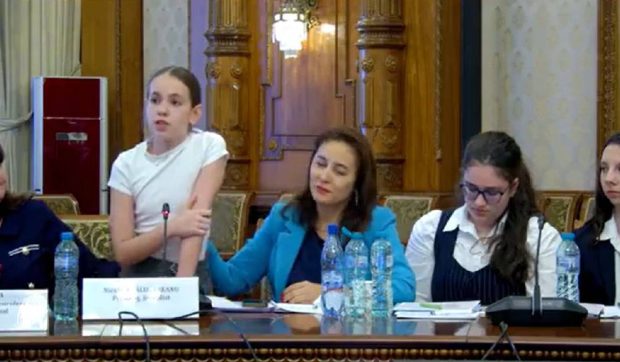 Ce se întâmplă când un copil devine ținta unei dezbateri naționale. Psihologul Radu Leca, despre trauma Ilincăi, eleva care a plâns în fața ministrului Educației: „Rușinea publică poate lăsa urme profunde”