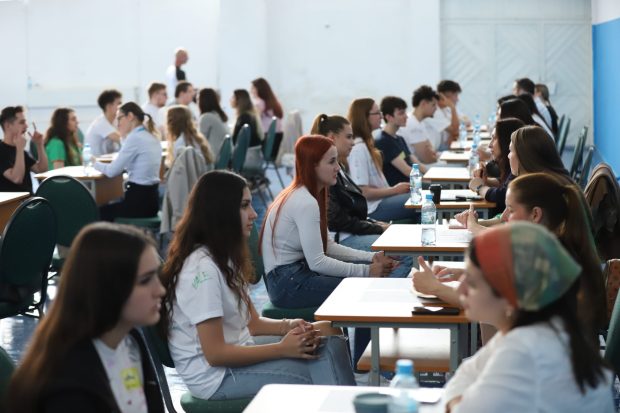 Ce au răspuns elevii de-a XII-a la simularea unui interviu de angajare: „Vreau un program ok de lucru, să nu fiu extenuat, să fie armonie. Cum aș putea să fac rost de un interviu pe bune?”