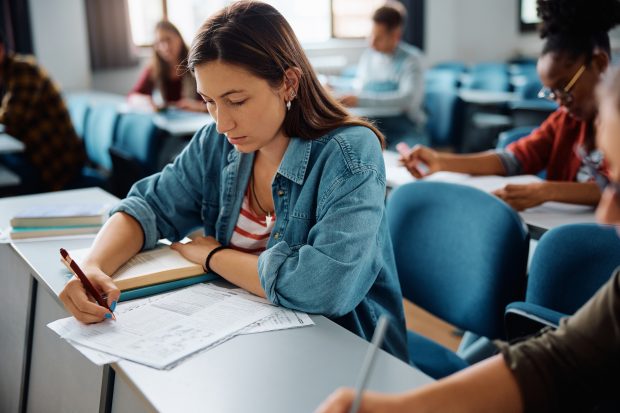 A început BAC-ul olimpicilor 2026. Examenul este organizat la Ploiești. Prima probă orală, la Limba și literatura română