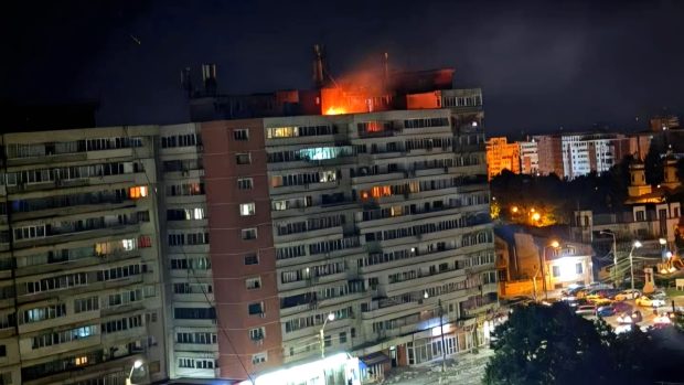 Dronă rusească prăbușită în Galați: explozie și incendiu la un apartament dintr-un bloc cu zece etaje. Două persoane rănite