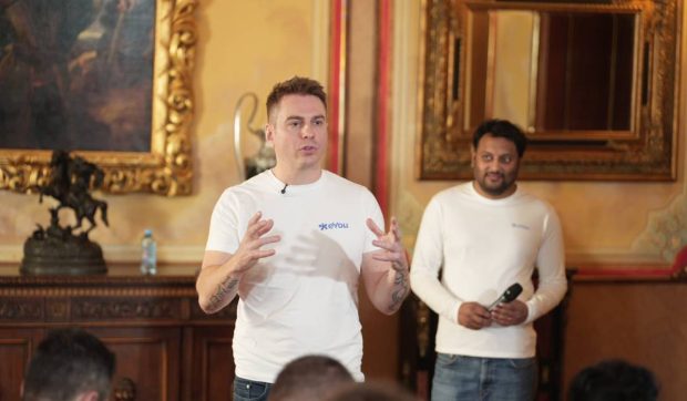 eYou, rețeaua socială europeană „made in Romania”, a fost lansată oficial: cu ce e diferită față de Facebook, Instagram sau TikTok