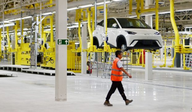 Gigantul chinez BYD, negocieri pentru preluarea unor fabrici Stellantis în Europa. Marca de lux Maserati, pe lista de interes
