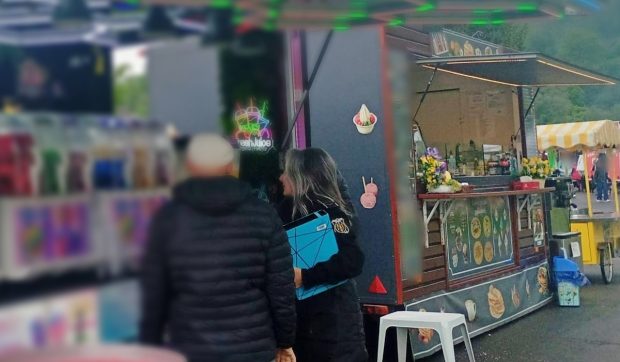 Festivalul de Plăcinte și Căpșuni din Brașov, suspendat după probleme grave de igienă și siguranță