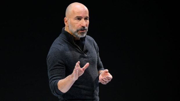 Fiul CEO-ului Uber evită permisul auto, în ton cu tendința tot mai clară a Generației Z de a renunța la șofat