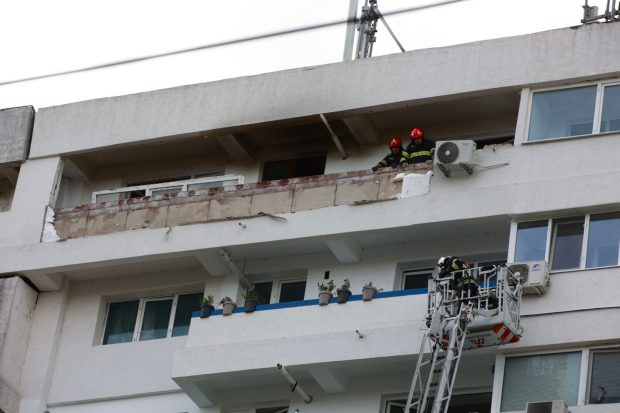 Locuitorii din blocul peste care a căzut drona la Galați se vor putea întoarce în apartamente, dar momentan nu vor avea nici gaze și nici curent electric