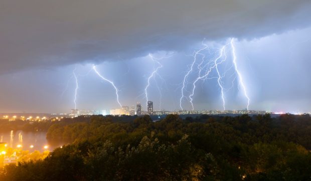 Harta ANM cu județele lovite de fenomene meteo extreme. 48 de ore de cod galben de furtuni și ploi torențiale