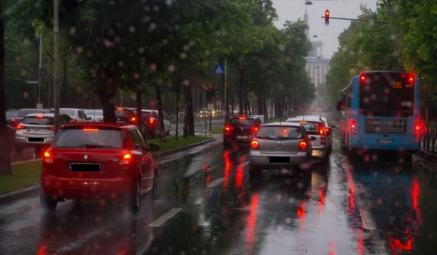 Mesaj RO-Alert trimis populației după avertizările ANM de ploi torențiale, vijelii și grindină: ce recomandă autoritățile