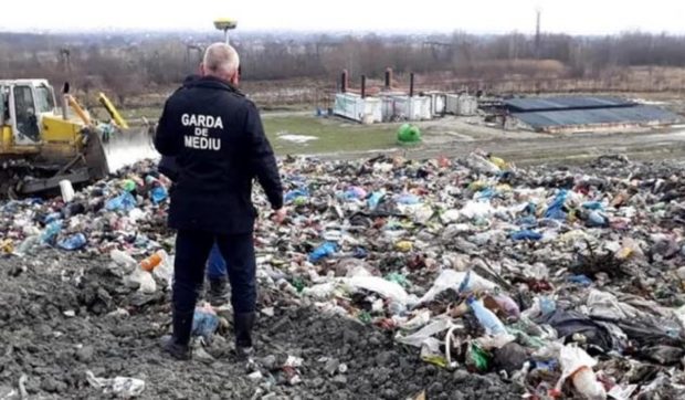 100.000 de lei amendă pentru gunoiul care a fost aruncat la grămadă de Primăria lui Robert Negoiță