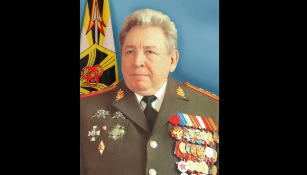 Un general rus a fost găsit mort în bucătăria apartamentului său, cu un pistol alături
