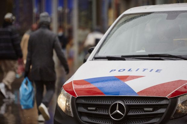Investigație în Germania: Muncitori români plăteau chirii excesive pentru cazare în apropierea abatoarelor olandeze