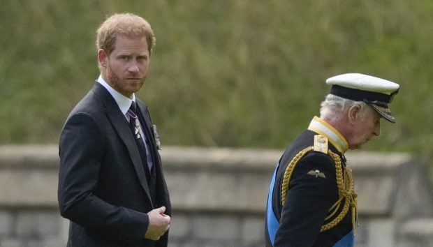 Imagine Stire Prințul Harry revine în Marea Britanie, dar refuză regulile monarhiei. Detaliul care dă de gol împăcarea cu regele Charles | 2review.ro