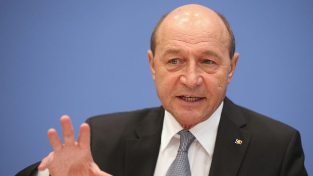 Traian Băsescu reintegrat oficial în rândul cetățenilor Republicii Moldova de către Maia Sandu