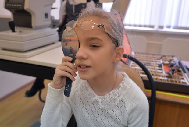 România, în criză de specialiști în oftalmopediatrie, în contextul creșterii alarmante a miopiei la copii