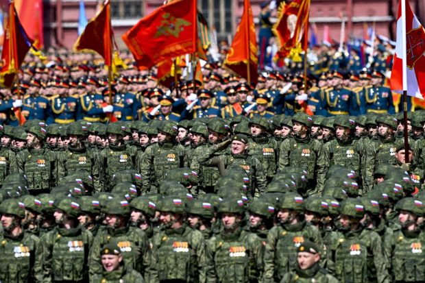 Zelenski anunță cu ironie „permisiunea” paradei de 9 Mai la Moscova, generând reacții tensionate din partea Kremlinului