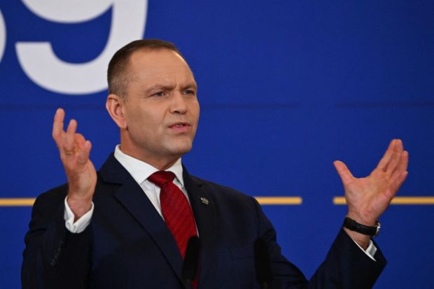 Președintele Poloniei, Karol Nawrocki, a adoptat un urs din România: „Faceți cunoștință cu Batyr”