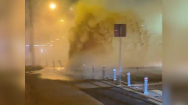 Momentul în care un șofer fugar a rupt un hidrant din Constanța și-a lăsat în urmă o cascadă, încercând să scape de polițiști