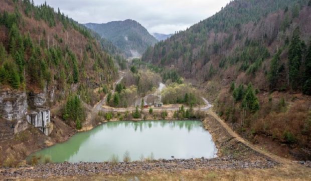 Înalta Curte oprește defrișarea în Munții Călimani pentru hidrocentrala Răstolița, blocând temporar proiectul