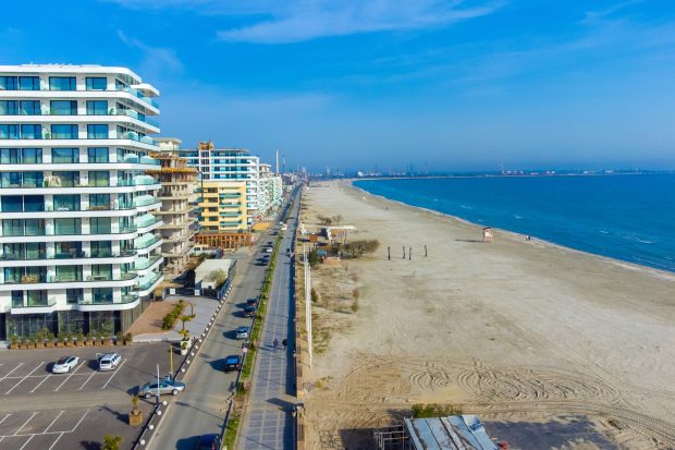 Câți turiști aleg să-și petreacă minivacanța de 1 Mai pe litoral: cererea este mai mică, deși hotelierii au pregătit 20.000 de locuri