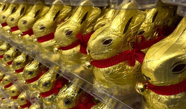 Iepurașii de ciocolată Lindt, prea scumpi de Paște, nu se vând nici dacă sunt mai ieftini cu 75%. De ce au rămas pe rafturi