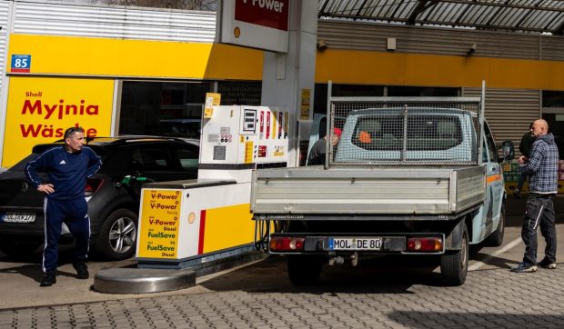 Țara europeană unde benzina costă doar 1,49 euro/litru îi atrage ca un magnet pe șoferii vecini să alimenteze