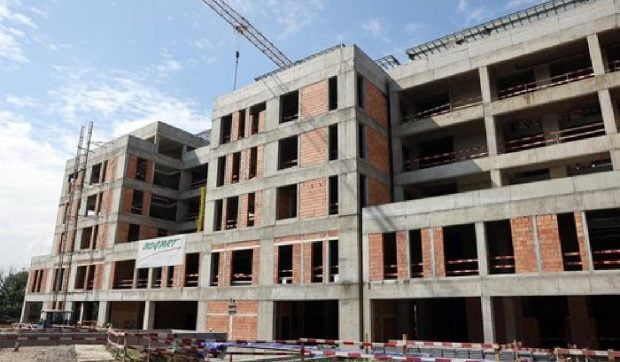 Construcția clădirii Institutului Marius Nasta e oprită pentru că s-au terminat banii din PNRR, constructorii au plecat acasă fiindcă statul nu plătește facturile