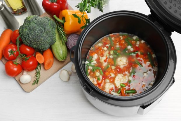 Mănânci sănătos, dar n-ai timp? Cinci idei de mese One-Pot care se gătesc singure