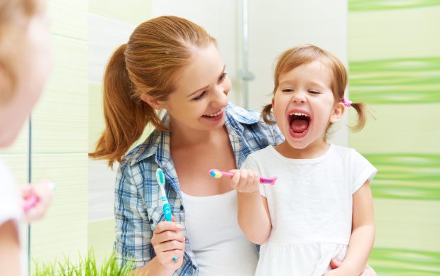 7 strategii eficiente pentru a transforma igiena dentară a copiilor într-un moment de bucurie