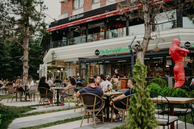 Cum transformă atenția la detalii o cafenea obișnuită într-un spațiu căutat pe social media