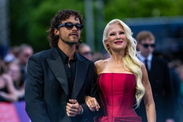 Imagine Stire Cine sunt Linda Lampenius și Pete Parkkonen, favoriții Eurovision 2026. Finlanda mizează pe un show spectaculos cu flăcări și vioară live | 2review.ro