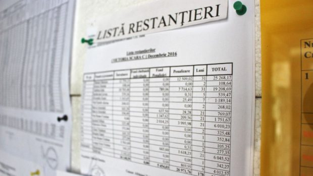 Românii plătesc facturi record în luna mai. De ce listele de întreținere au crescut, deși caloriferele au fost reci