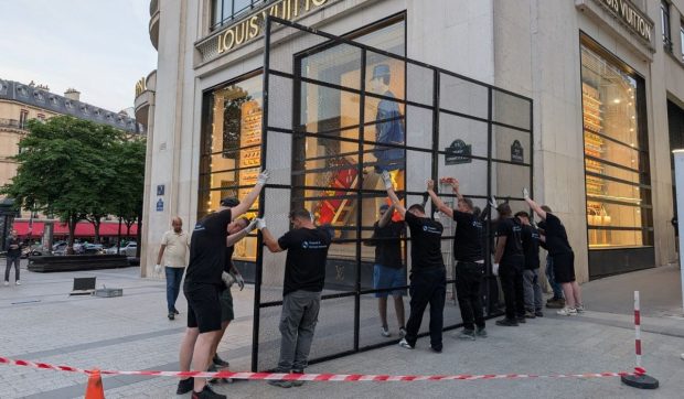 Magazinele de pe Champs-Élysées, baricadate cu gratii, geamuri extra sau scânduri, înainte cu câteva ore de finala Ligii Campionilor 2026: „Nu vrem să retrăim anul 2018”