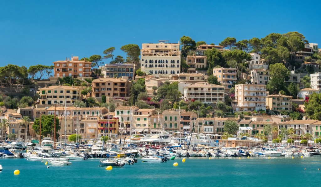 Noile Reguli Drastice pentru Turiștii din Spania: Ce Trebuie Să Știi Despre Limitările de Alcool în 2026 1 mallora spania destinatie turistica