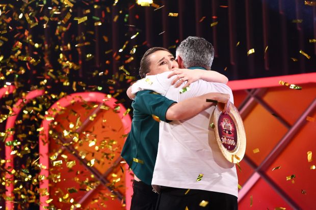 Imagine Stire Marina Luca a câștigat Chefi la cuțite 2026, sezonul 17. Cuțitul de aur al lui chef Alexandru Sautner pleacă acasă cu trofeul și 30.000 de euro | 2review.ro