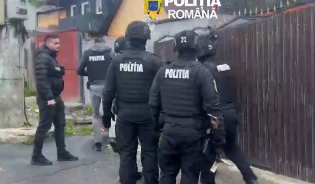 Brașov: O femeie de 40 de ani din Săcele, lider al unei rețele de cămătărie, prinsă în urma unei operațiuni a mascaților