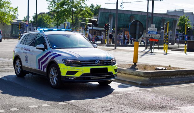 Un copil de 6 ani a fost lovit de mașina de poliție pe trecerea de pietoni, în timpul urmăririi unui șofer beat, în Anvers