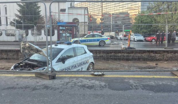 Autospecială a Poliției Locale Sector 3, blocată pe șantierul de pe Bulevardul Basarabia, subiect de amuzament online
