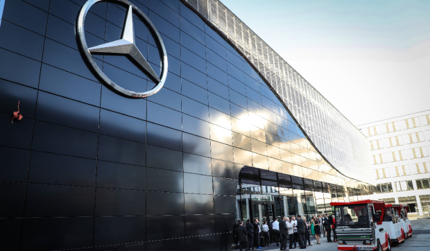 Mercedes și-a vândut toate reprezentanțele auto din Berlin: angajații ar putea primi 30.000 de euro dacă pleacă de bunăvoie