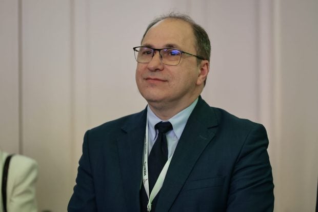 Ministrul Mihai Dimian propune reducerea normei didactice și mentorat pentru noii profesori, inspirat de modelul american