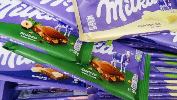 Controverse în Germania după ce Milka a redus cantitatea de ciocolată fără schimbări vizibile pe ambalaj