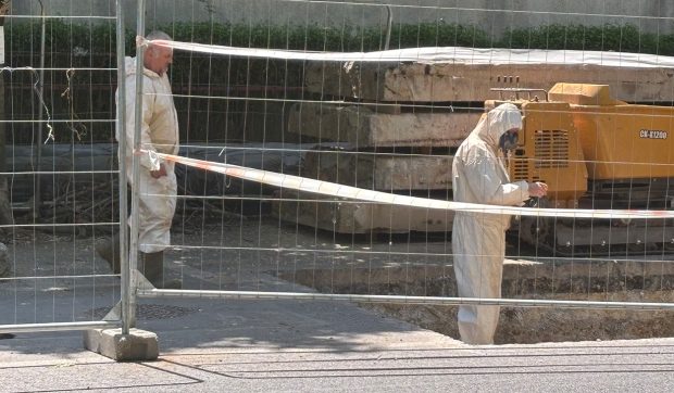 „Gaura mare e bună! Găurica, nu!”. Reportaj din groapa de la Termoficare