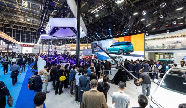BYD impresionează la Auto China 2026 cu performanțe electrizante și inovații remarcabile