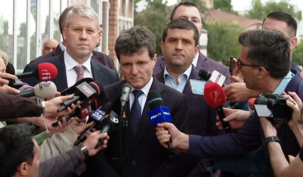 Nicușor Dan, huiduit la Galați, în fața blocului lovit de drona rusească: „De această situație este responsabilă Rusia”