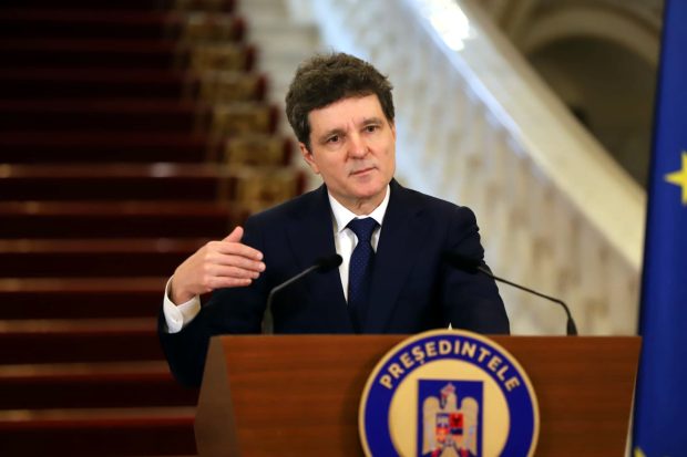 Ce scria Nicușor Dan despre naționalism vs. Occident într-un articol din anul 2000. „Mămăliga îl bate pe Kant. Miorița îi ia fața lui Einstein”
