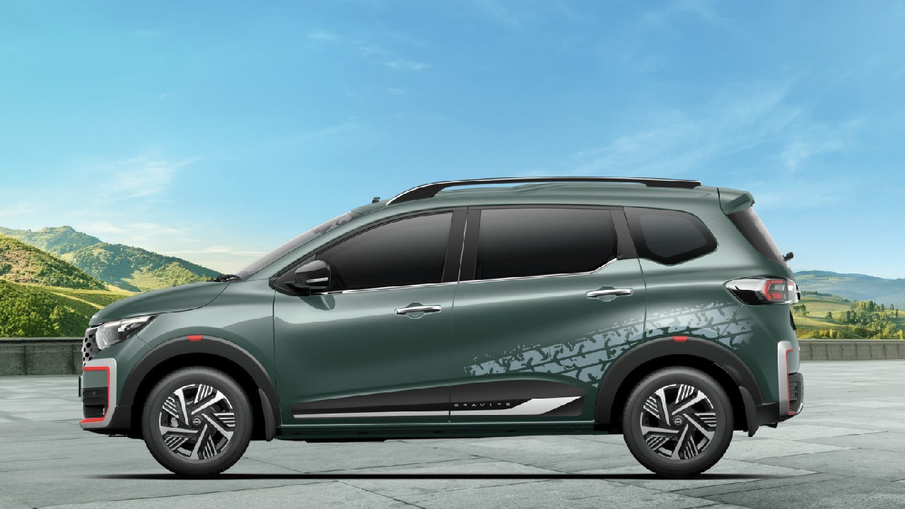 Mai ieftină decât o Dacia: ce mașină cu 7 locuri vinde Nissan cu doar 6.200 de euro