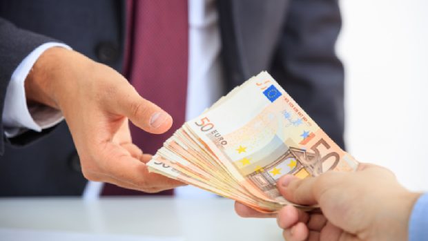 Mecanici auto români pot câștiga peste 16.000 lei lunar lucrând în Olanda