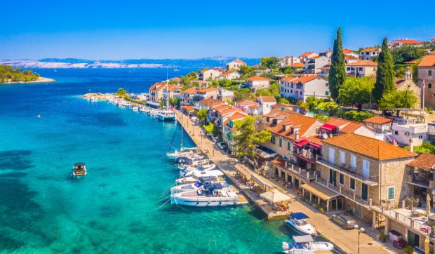 O țară din Europa impune noi reguli pentru turiști de la 1 iunie: limită de timp pentru consumul de alcool, amenzi mai aspre și cazări mai scumpe