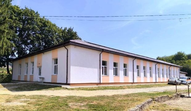 Un elev de 15 ani a murit în pauză în curtea școlii, la Parincea, în Bacău. Profesorii au încercat în zadar să-l salveze