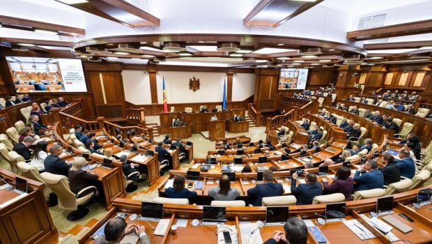 Româna va fi unica limbă de lucru în Parlamentul Rep. Moldova, iar traseismul politic va fi interzis